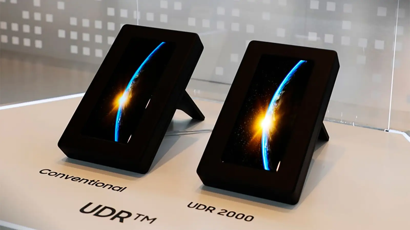 Samsung Display UDR 2000 OLED diferencia