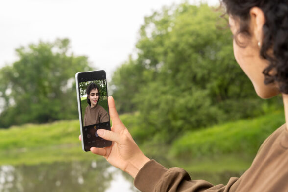 Tcl 50 pro nxtpaper 5g front carmera 2