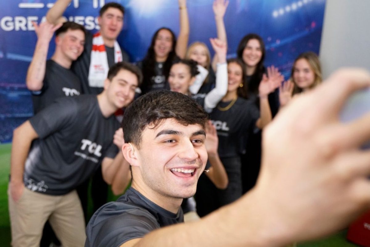 Pedri embajador de TCL