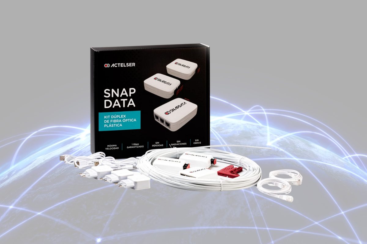 Kit dúplex SNAP DATA de Actelser con fibra óptica plástica, cables y adaptadores, diseñado para ofrecer máxima velocidad y fácil instalación sin obras.